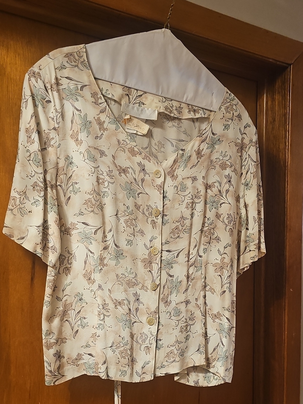 Light Floral Button-Front Blouse in Cream and Pastel